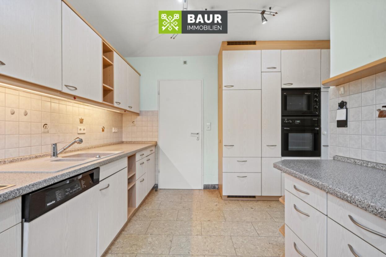 Küche mit reichlich Arbeitsfläche