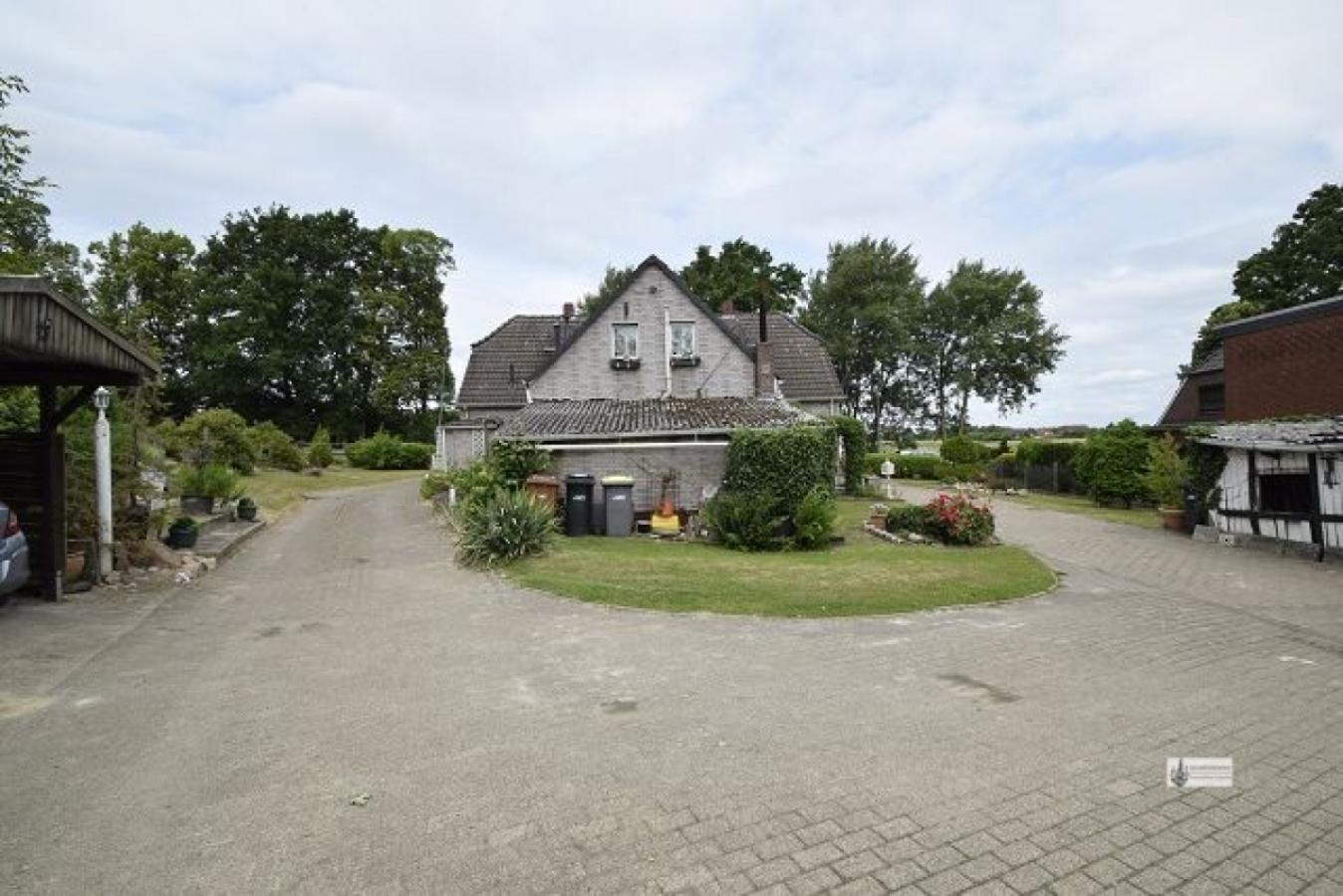 Gebäudeansicht vom Garten aus