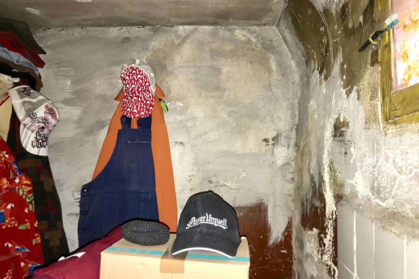 Durchgang zum Nebengebäude