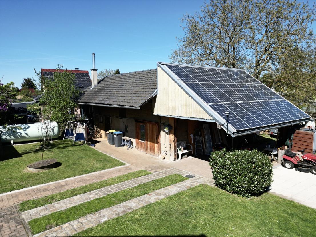 Stellfläche und Blick auf den Schuppen