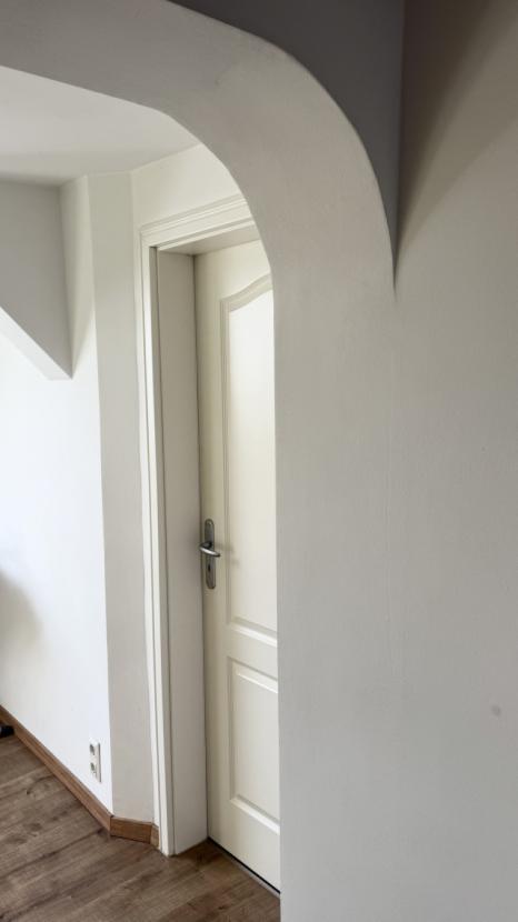 Lichtdurchfluteter Flur im OG