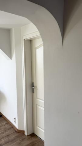 Lichtdurchfluteter Flur im OG