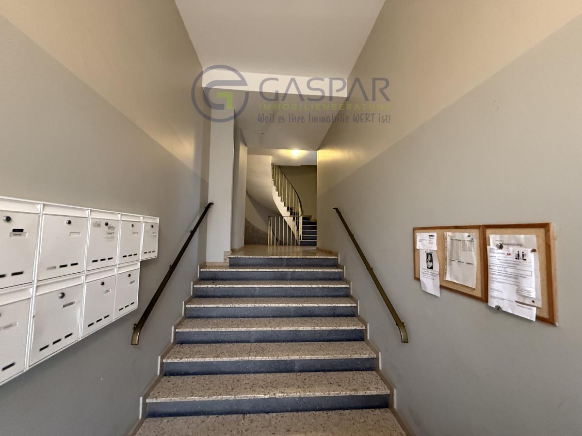 Eingang Mehrfamilienhaus