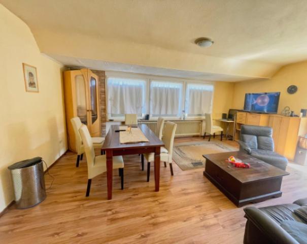 Wohn und Esszimmer 