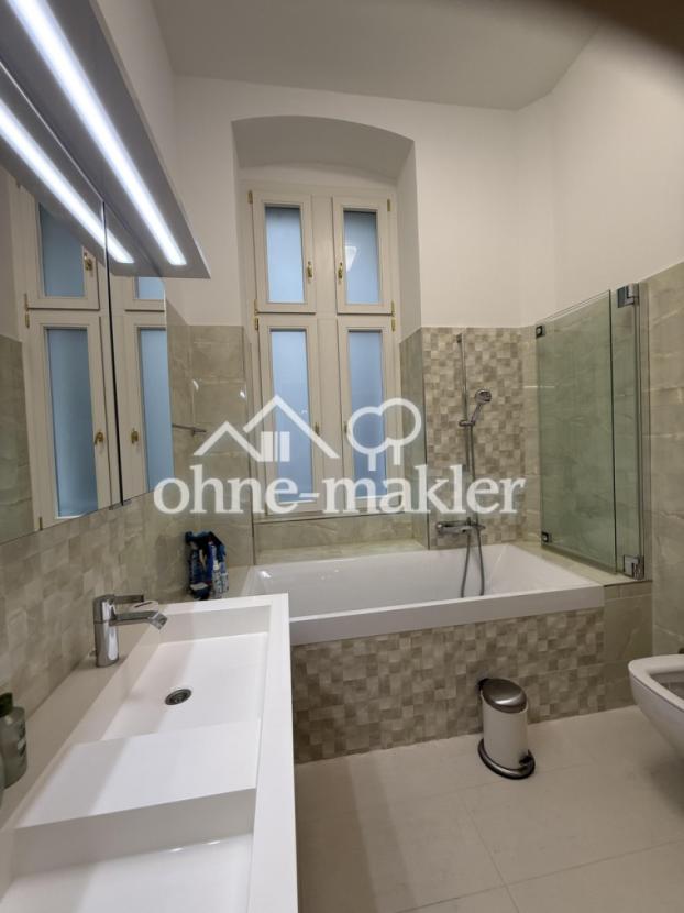 Badezimmer mit Badewanne