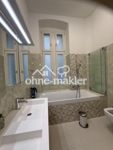 Badezimmer mit Badewanne