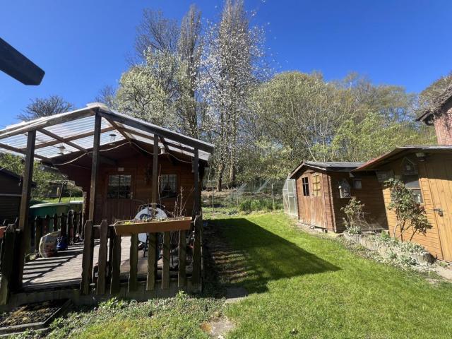 Garten mit Gartenhäusern