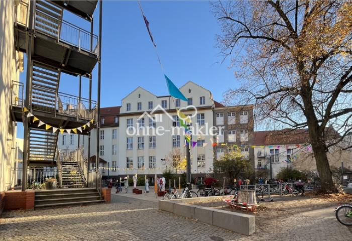 Grundschule gegenüber