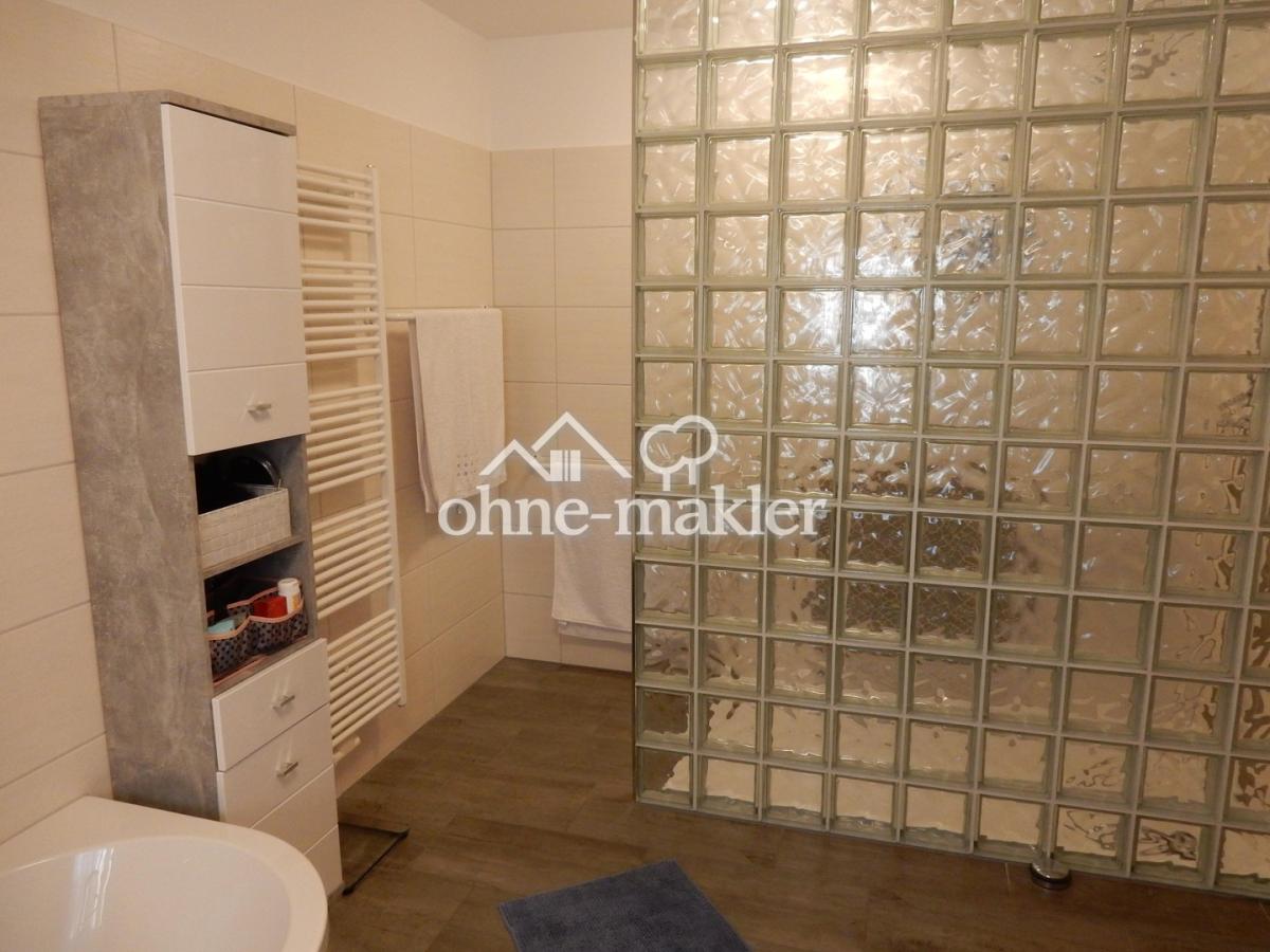 Bad mit begehbarer Dusche