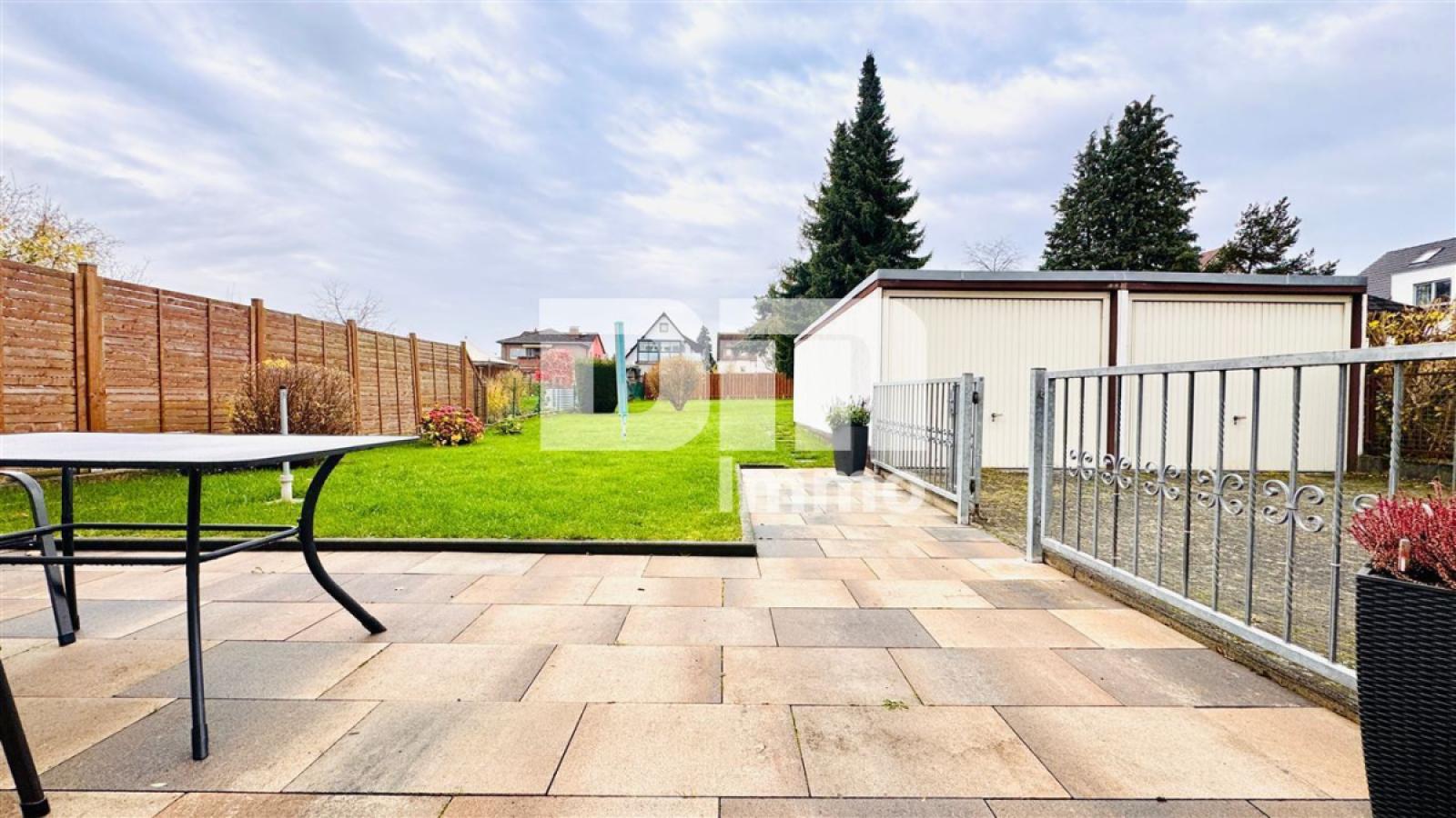 Terrasse / Garten / Doppelgarage