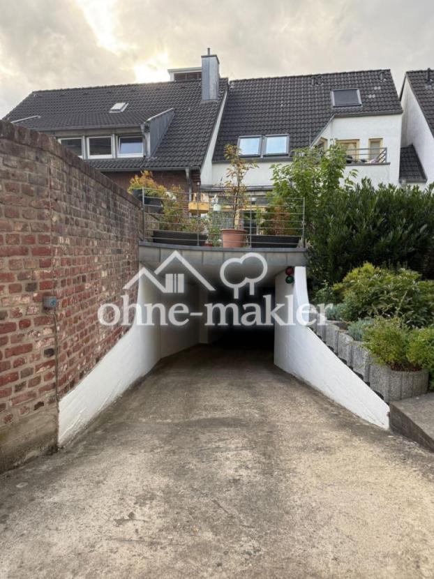 Tiefgagenabfahrt im Hinterhaus