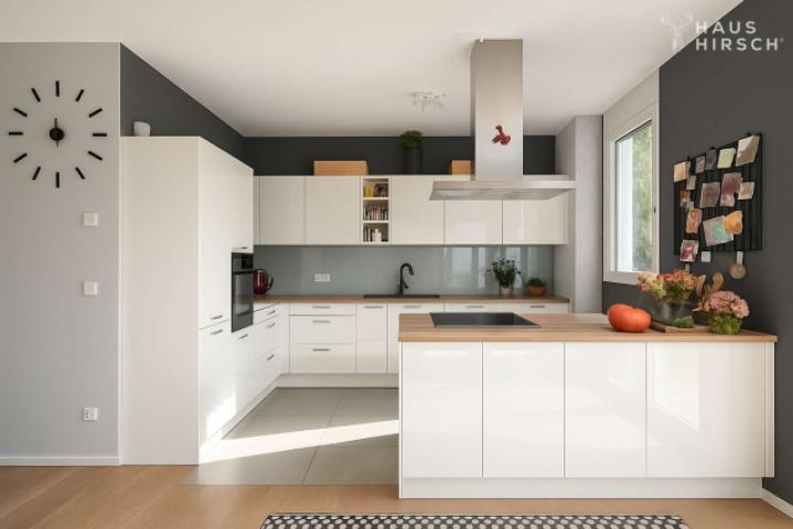 Küche mit Einbauküche