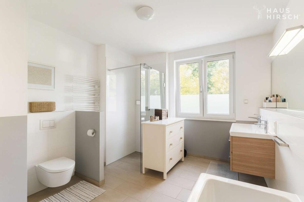 Dusch-/Wannenbad en suite