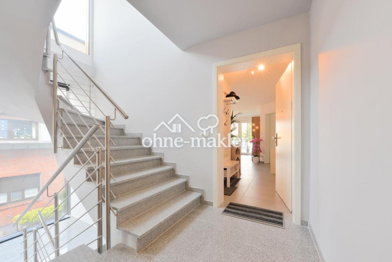 Wohnungseingang-Treppenhaus