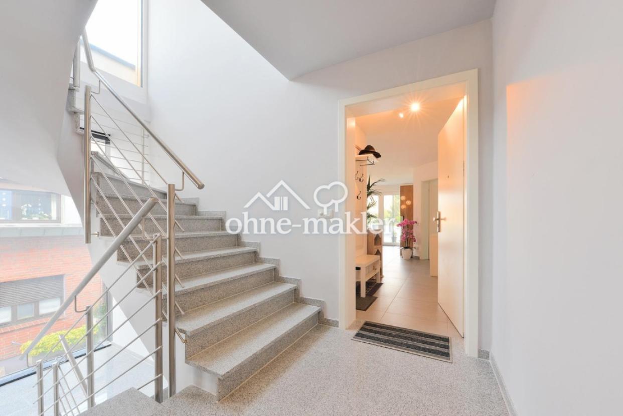 Wohnungseingang-Treppenhaus