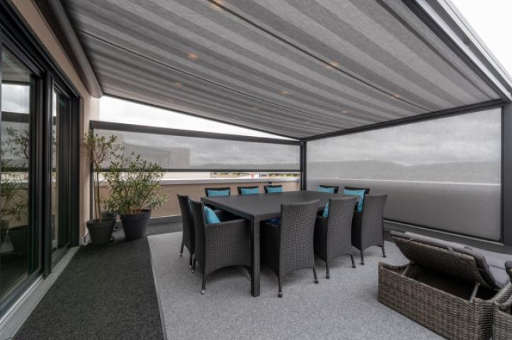 große Dachterrasse m. Pergola u. Markisen