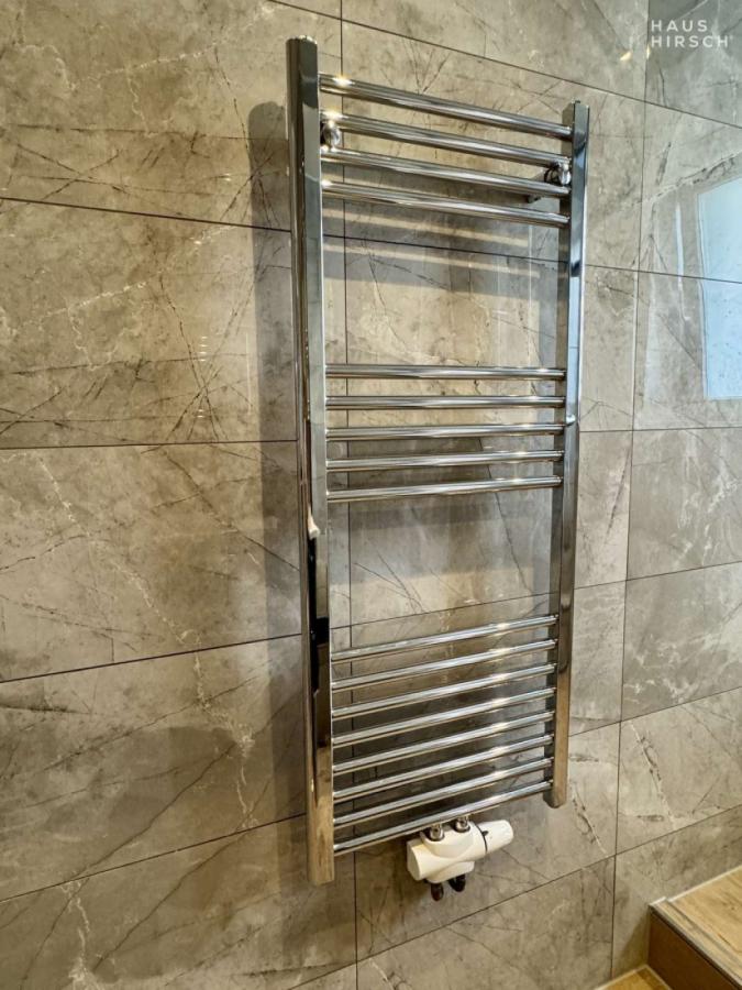 Handtuch-Heizkörper, italienische Fliesen