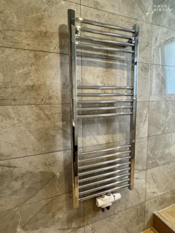 Handtuch-Heizkörper, italienische Fliesen