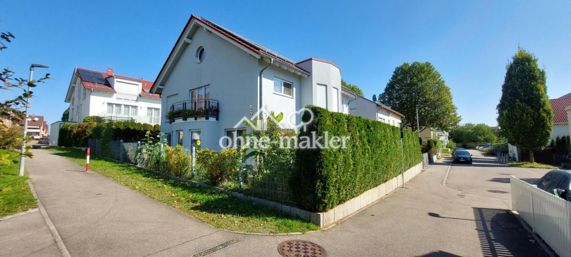Aussenansicht links mit Balkon