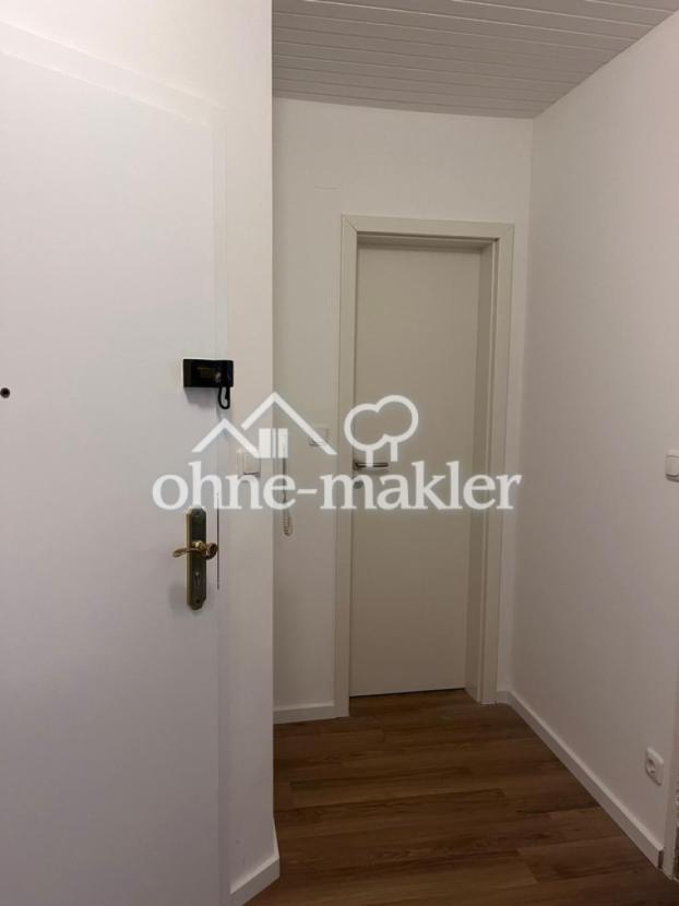 Flur mit Wohnungstür