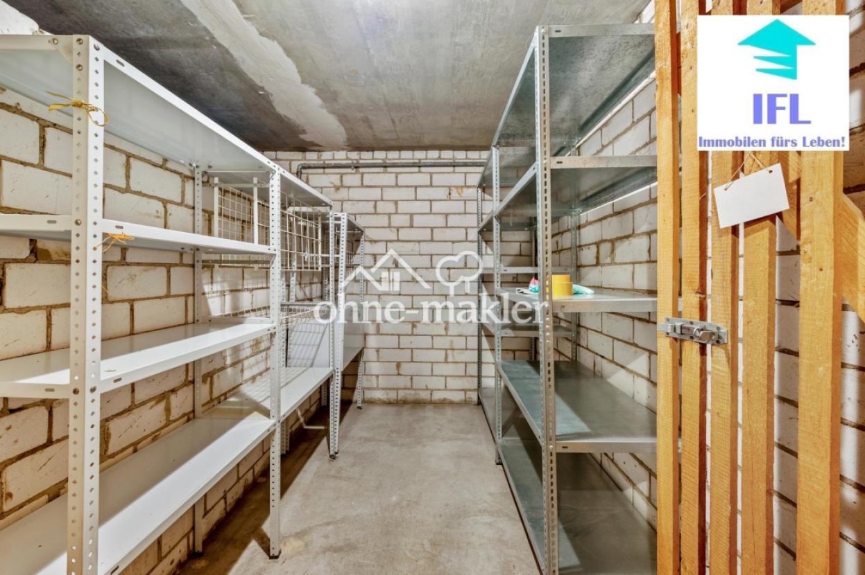 Großer Keller mit Licht/ Strom