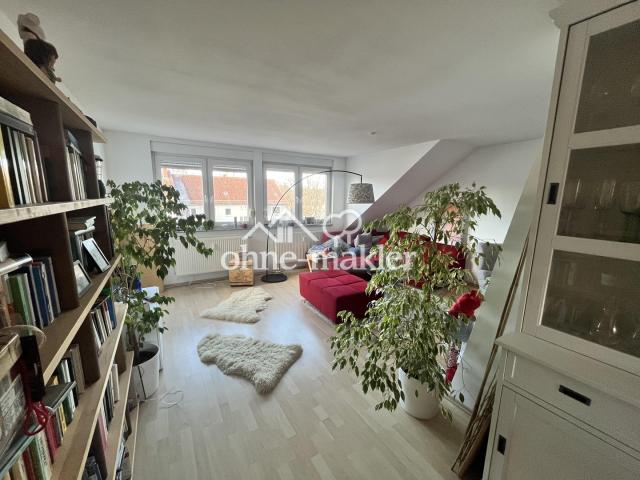 Blick von Küche in Wohnbereich