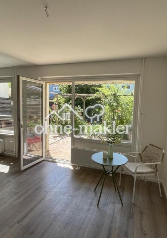 Wohnzimmer Blick auf Terasse u