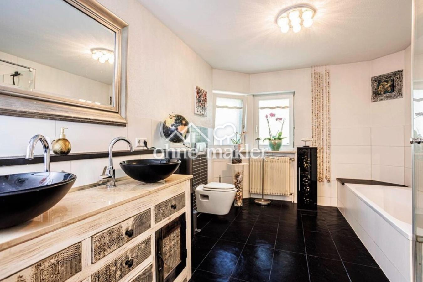 Badezimmer Hauptwohnung