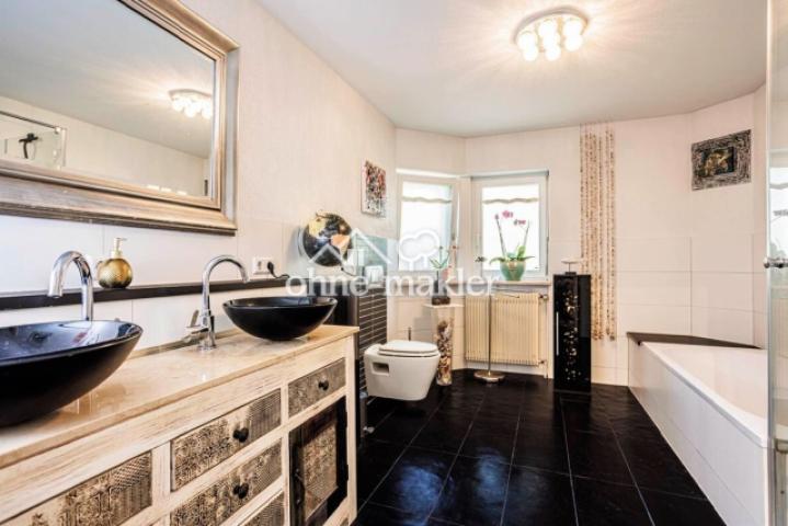 Badezimmer Hauptwohnung