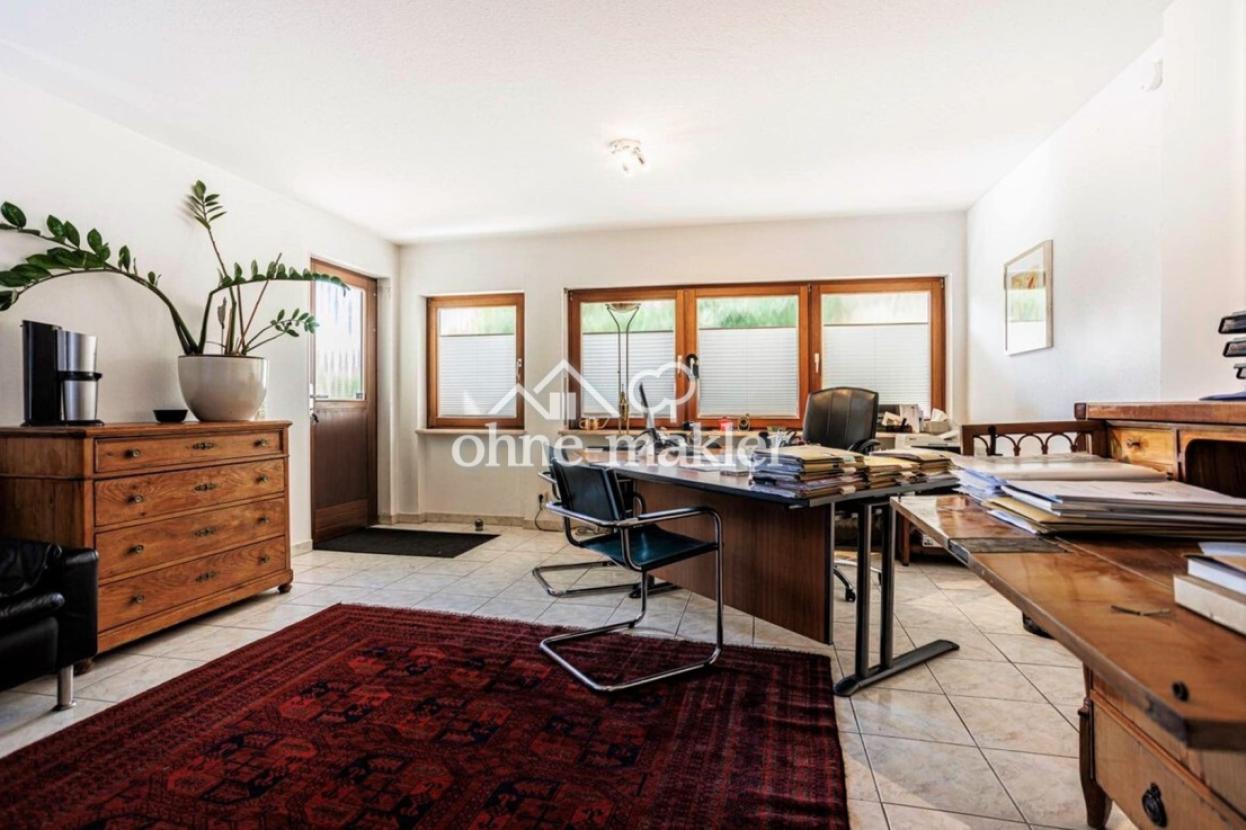 Büro im EG -Hauptwohnung