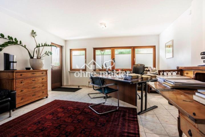 Büro im EG -Hauptwohnung