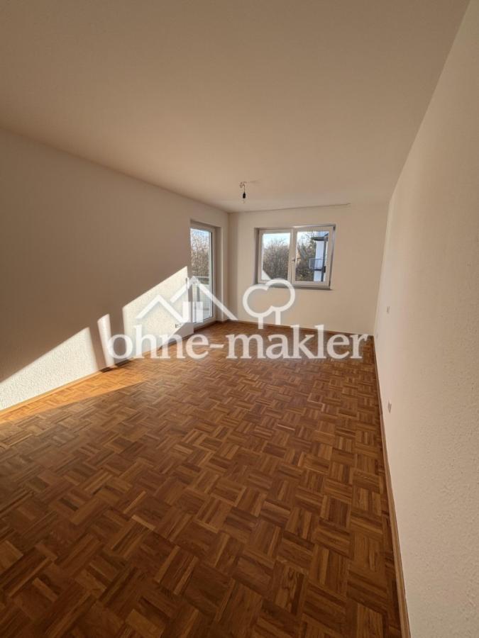 Schlafzimmer m.Zugang z.Balkon