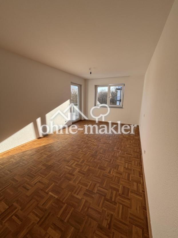 Schlafzimmer m.Zugang z.Balkon