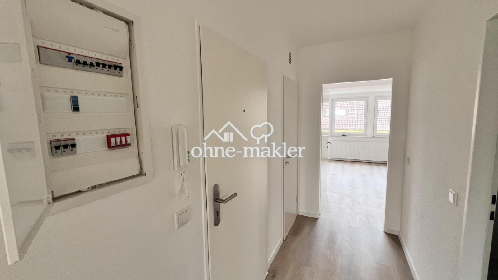 Flur Blick ins Wohnzimmer