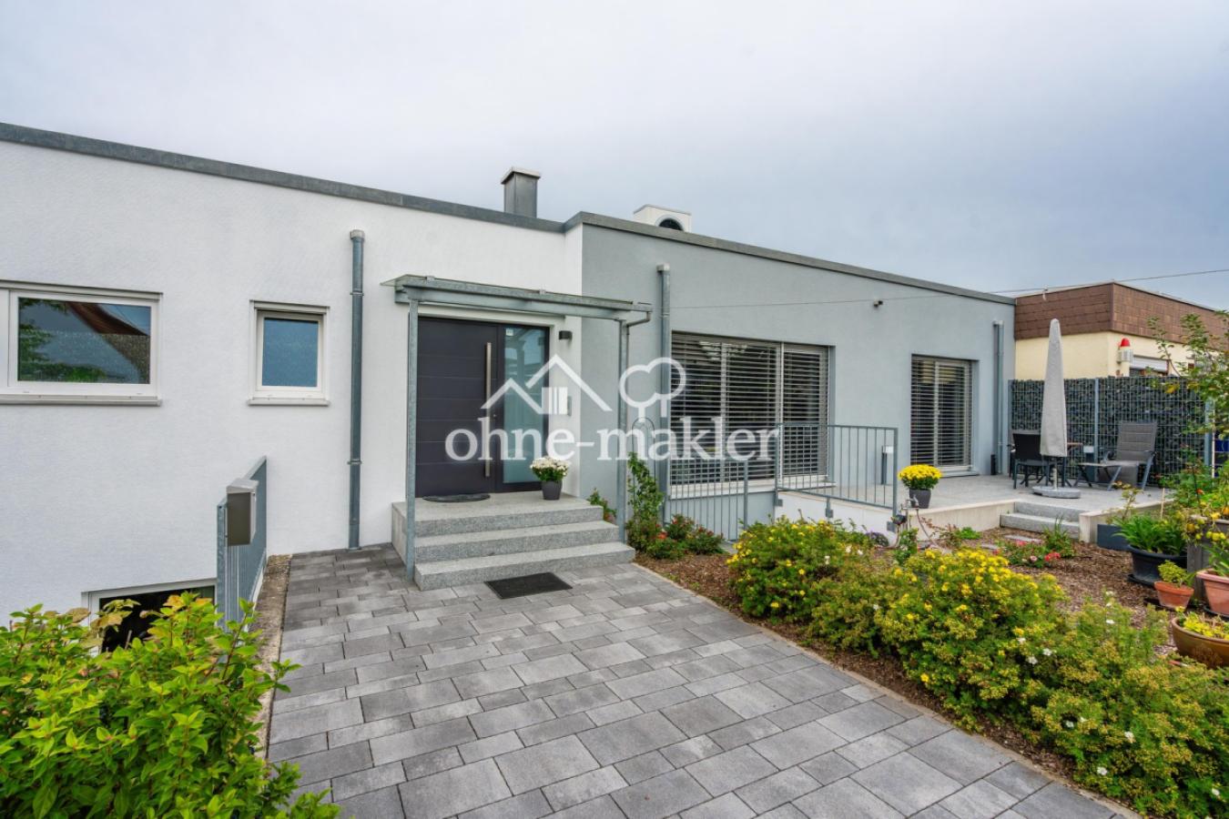 Eingang und Süd-West-Terrasse