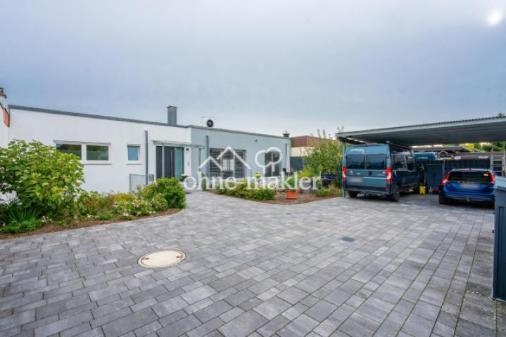 Frontansicht mit Carport