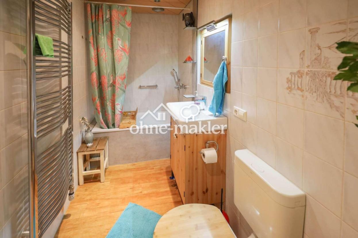 EG Bad 2 (mit Badewanne)