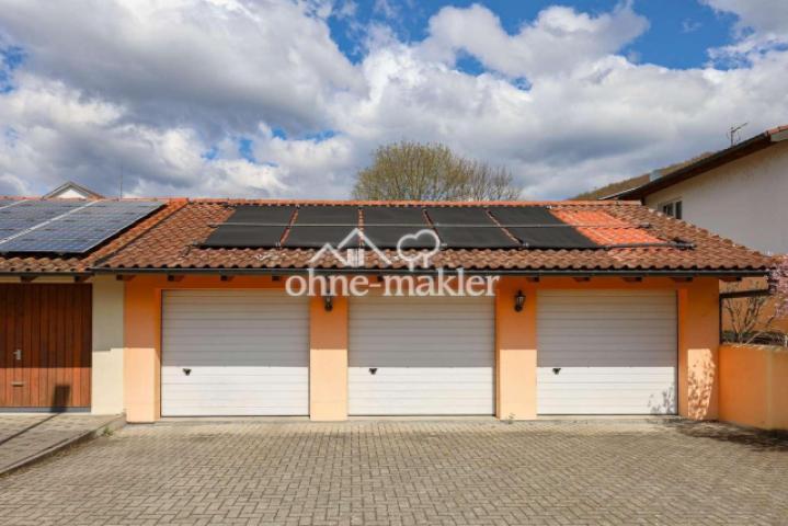 Garage und Stellplätze