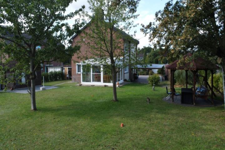 Rückansicht & Wintergarten