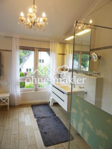 OG - Großes Badezimmer 