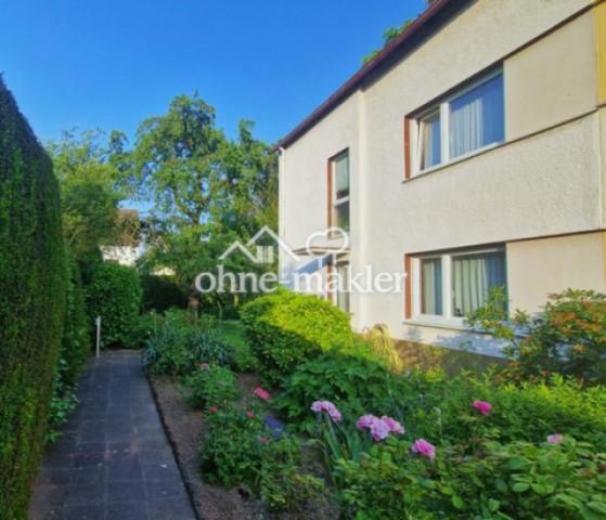 Hauseingang mit Vorgarten