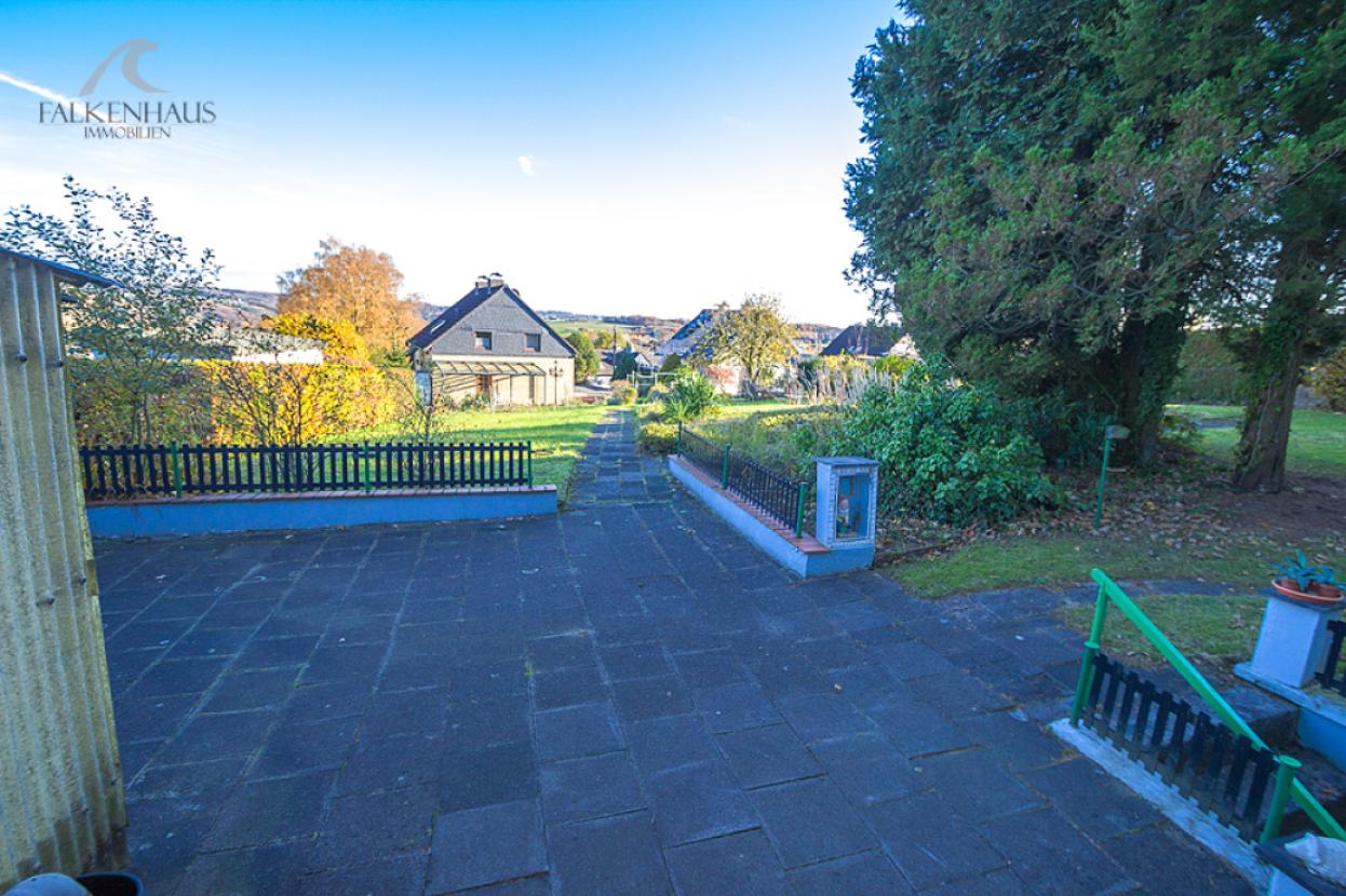 Wintergarten mit Zugangstür zum Außenbereich