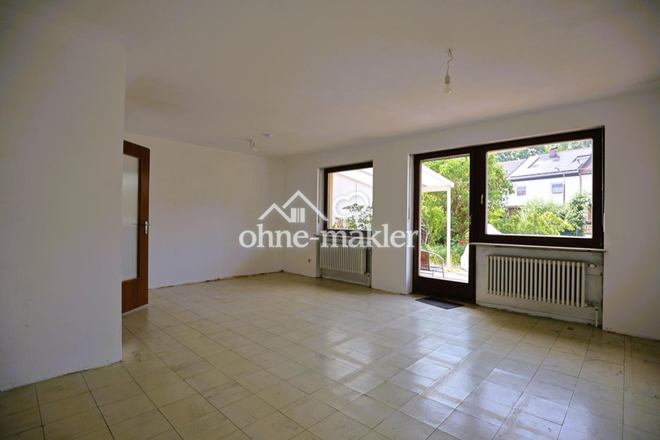 Wohnzimmer mit Gartenblick