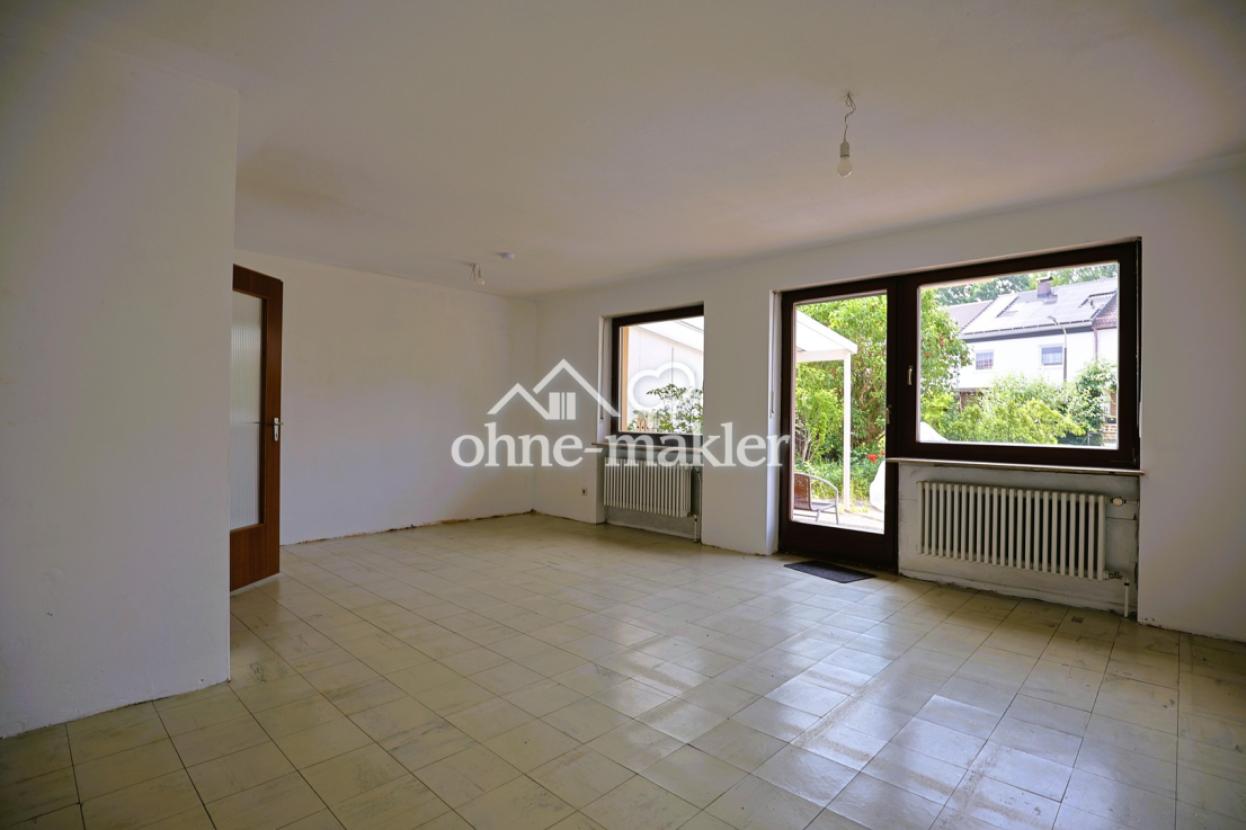 Wohnzimmer mit Gartenblick