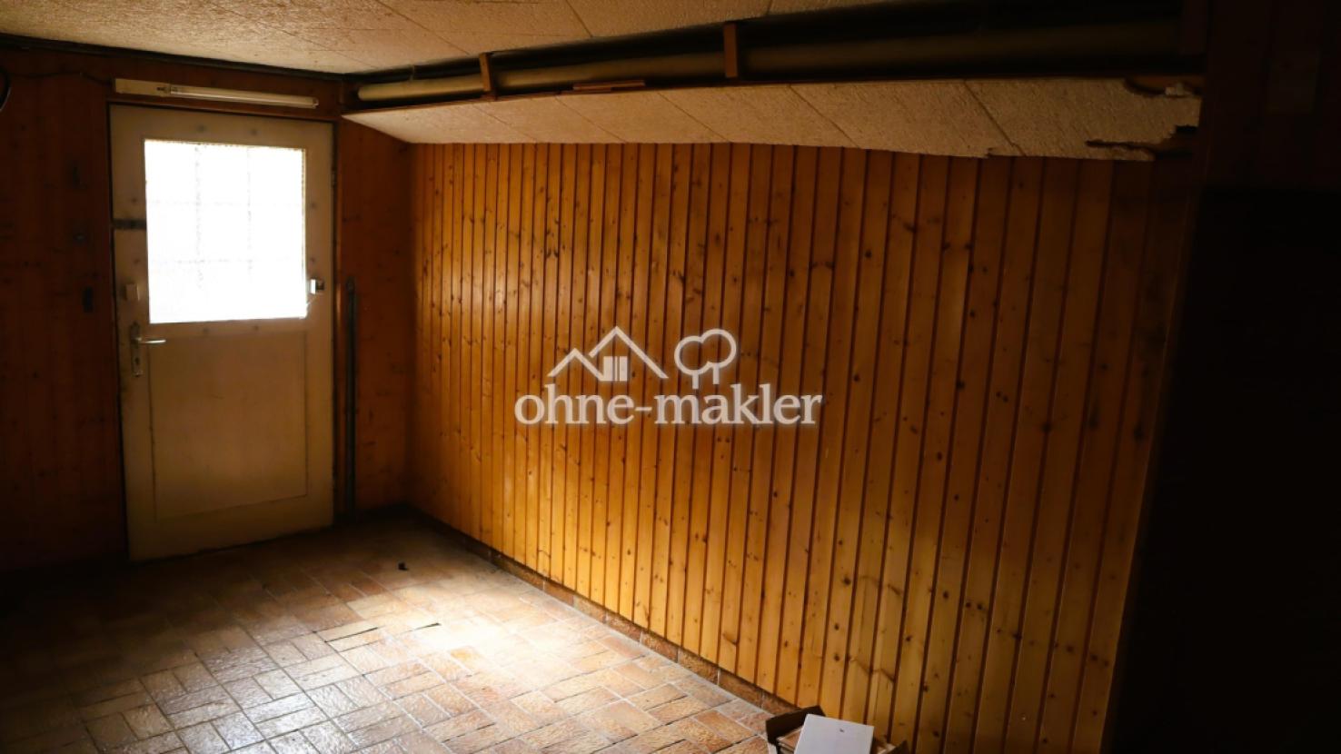 Kellerraum 2 mit Ausgangstür