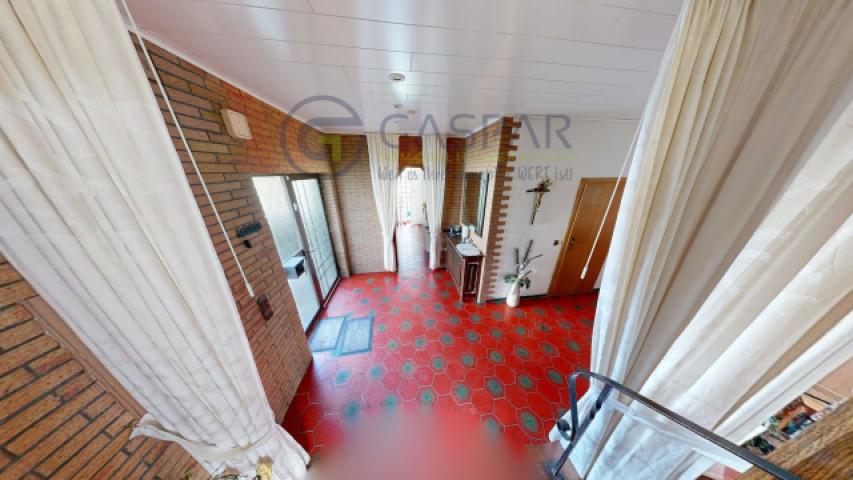 EG Eingang Blick Treppe OG