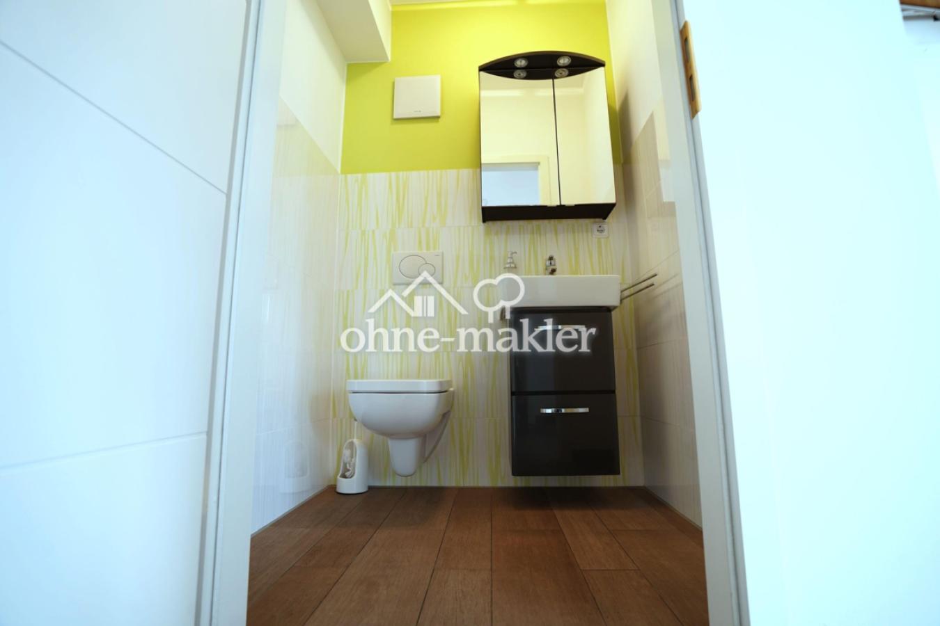 Gäste WC  mit Badezimmermöbel