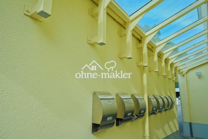 überdachte Briefkastenanlage