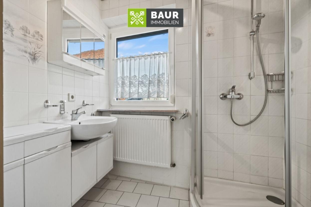 Duschbadezimmer im OG