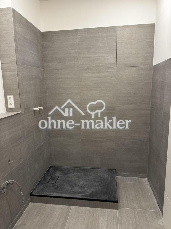 Bad mit Dusche - fast fertig